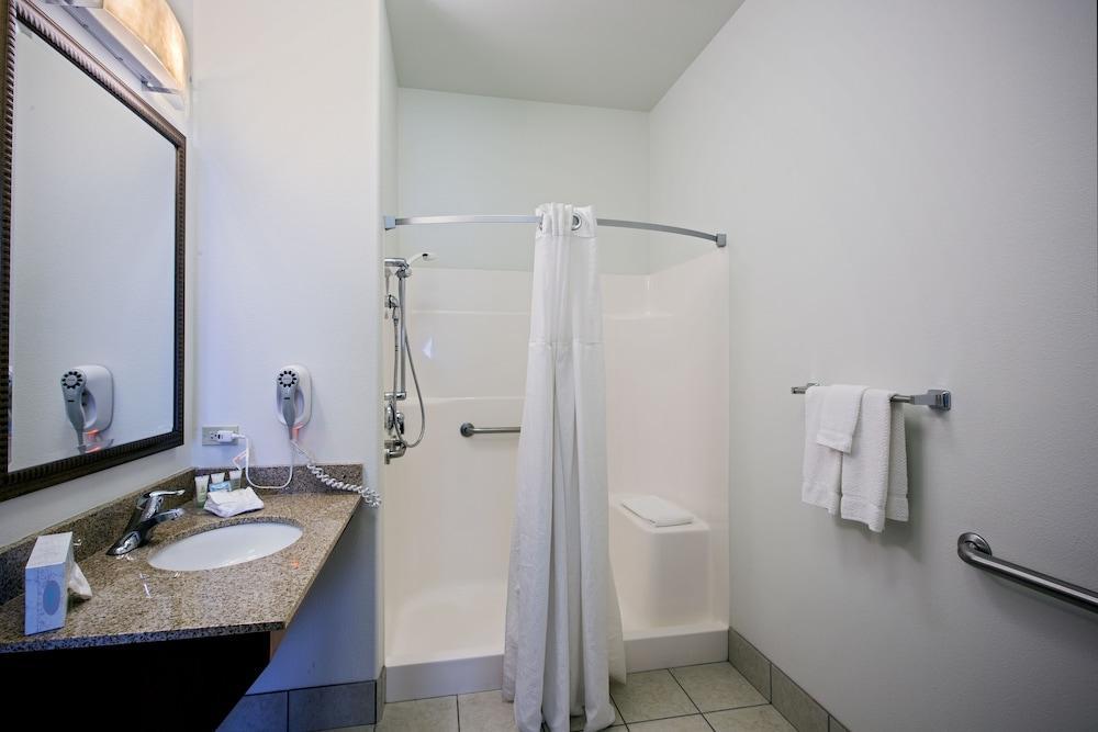 Staybridge Suites Rockford By Ihg מראה חיצוני תמונה