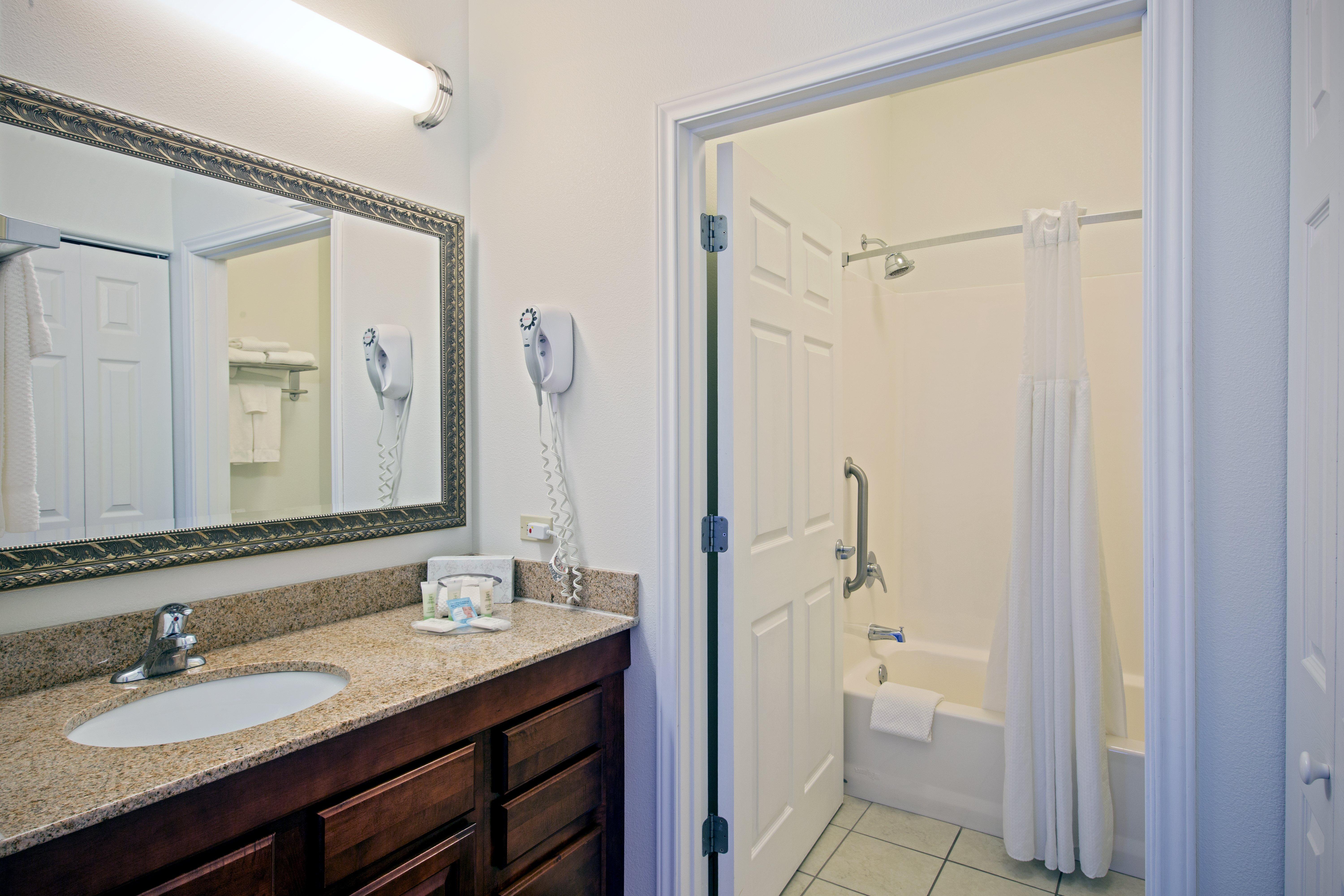 Staybridge Suites Rockford By Ihg מראה חיצוני תמונה