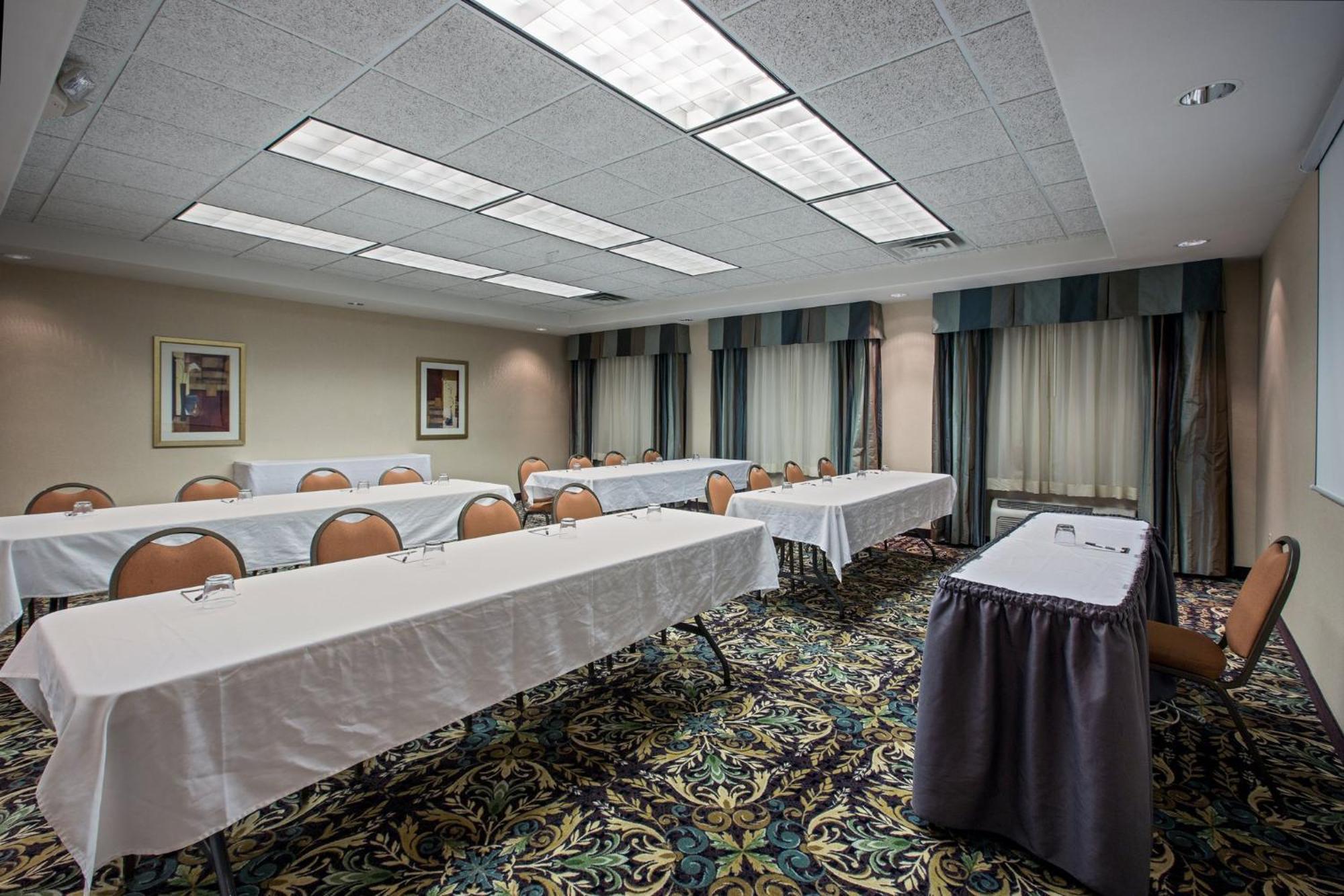 Staybridge Suites Rockford By Ihg מראה חיצוני תמונה