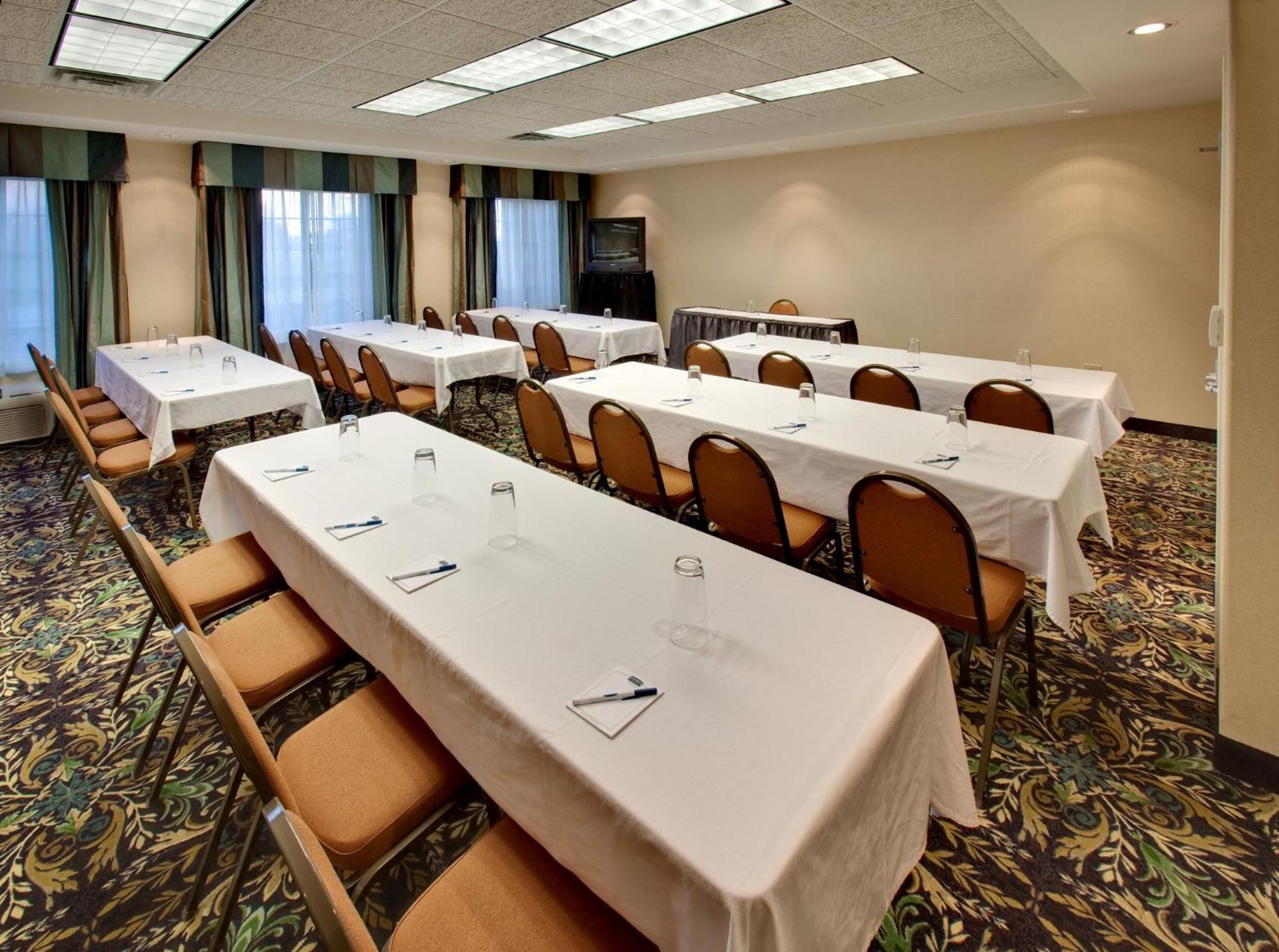 Staybridge Suites Rockford By Ihg מראה חיצוני תמונה