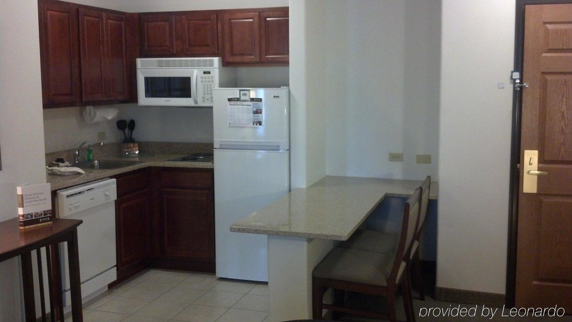 Staybridge Suites Rockford By Ihg חדר תמונה