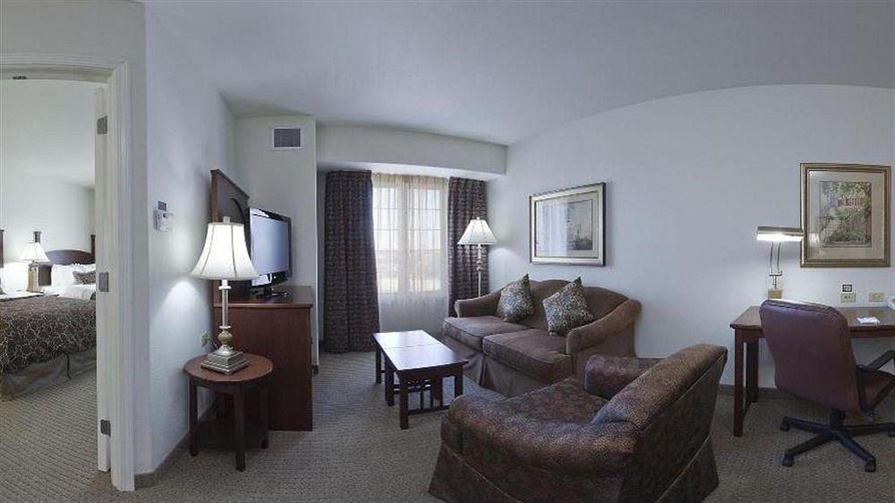 Staybridge Suites Rockford By Ihg מראה חיצוני תמונה